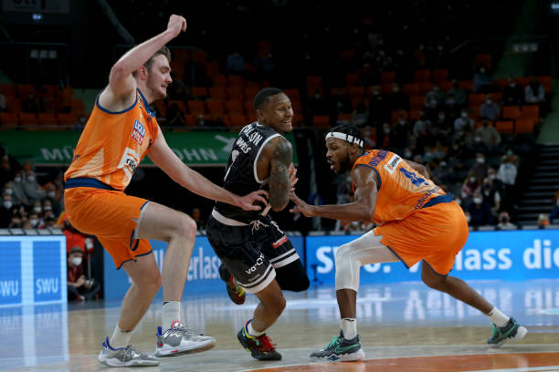 台上均保持 台上均保持